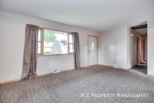 Building Photo - 2717 Lawndale Dr