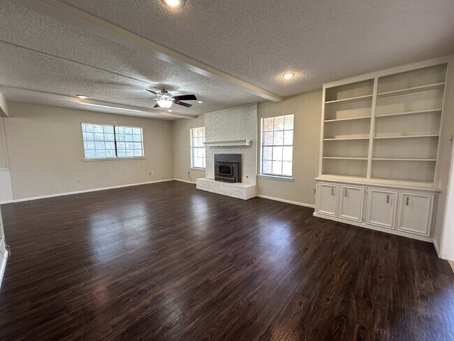 Foto del edificio - Beautiful Spacious 2 Story Home in-between LCU and Tech!
