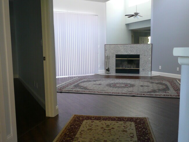 Building Photo - 23731 Del Monte Dr