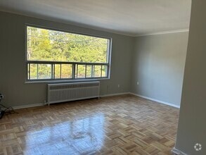 Building Photo - 1299 Bayview Av