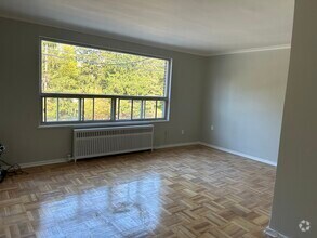 Building Photo - 1299 Bayview Av