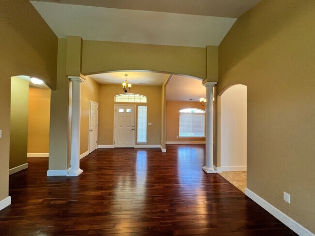 Building Photo - Well Maintained Home in Pelican Point Comm...