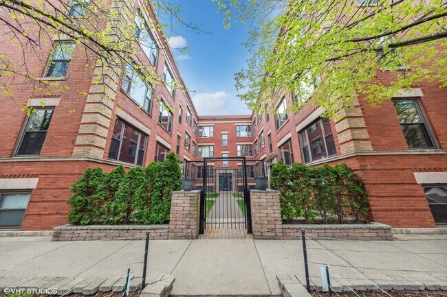 Foto del edificio - 4132 N Kenmore Ave