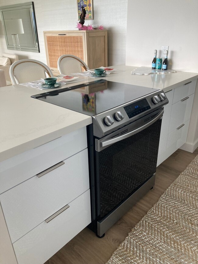 Building Photo - 2600 Pualani Way