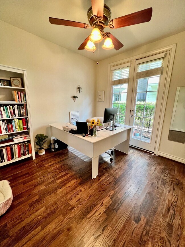 Foto del edificio - 3255 Maxroy St