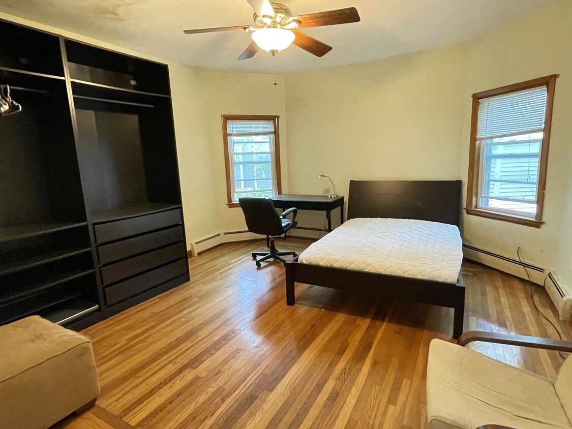 Primary Photo - 38 Craigie St