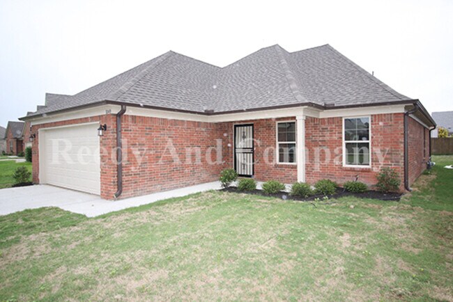 Building Photo - 1040 River Wood Creek W