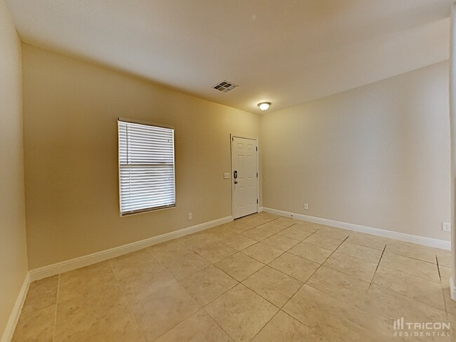 Building Photo - 2405 N 92nd Ln