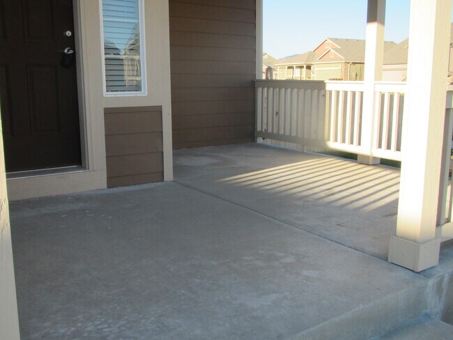 Porch - 427 Bow Creek Ln