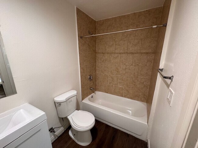 Foto del edificio - 8637 S Hoover St