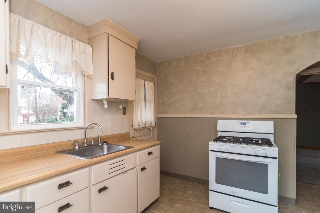 Foto principal - 830 N Irving St