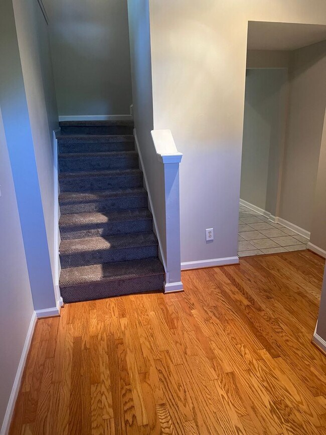 Foto del edificio - 3 story 3/BR 2.5 BA in the heart of Cool S...