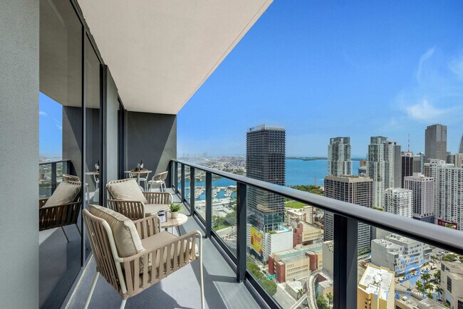 Foto del edificio - 601 NE 1st Ave