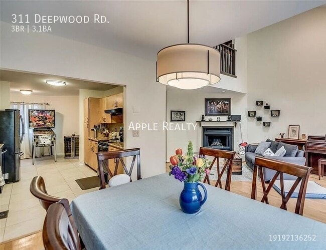 Foto del edificio - 311 Deepwood Rd
