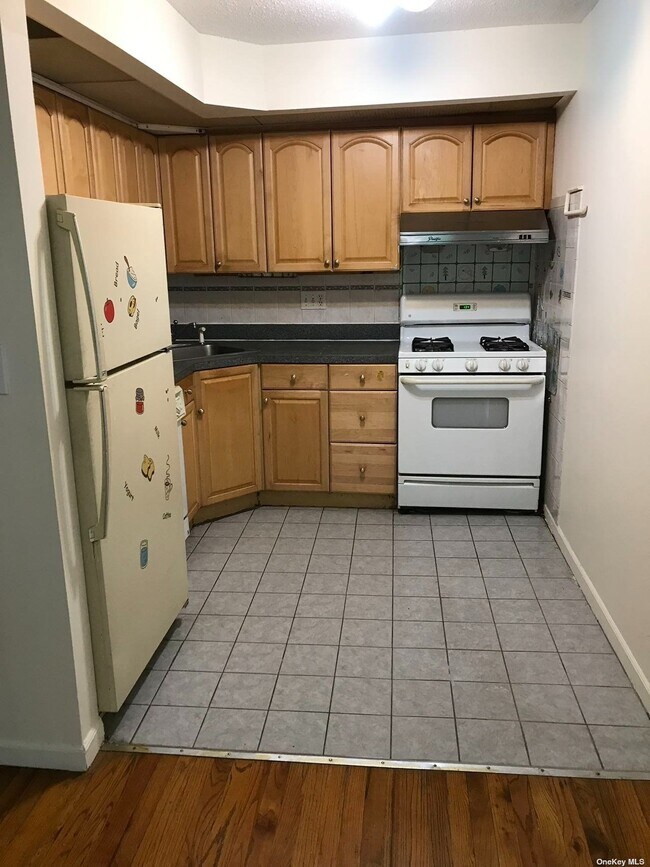 Building Photo - 140-44 34th Ave