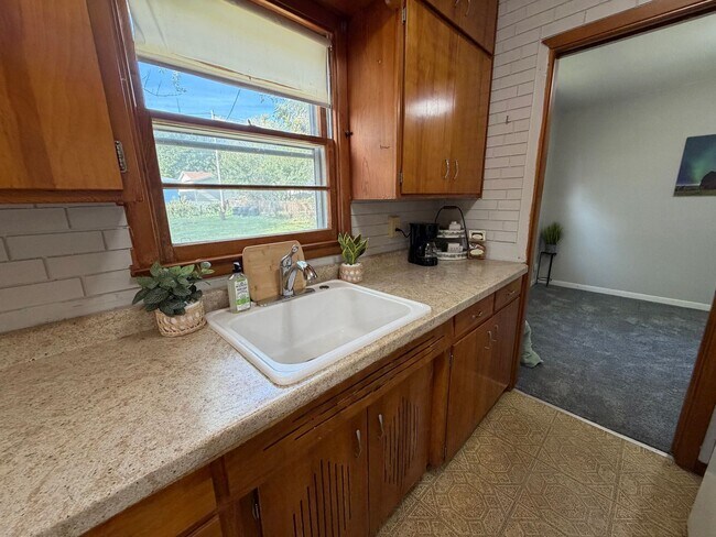 Foto del edificio - 3bed, 1bath home for rent in quiet Waterlo...
