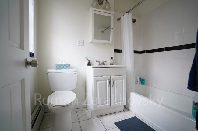 Foto del edificio - 74 Brainerd Rd