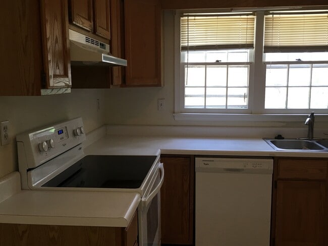 Foto del edificio - 6640 Lyndale~NEW-Small pet allowed!~ All hardwoods~Covered porch~ Fenced back yard~3 brm 2 bath ~