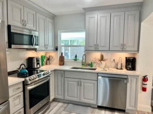 Building Photo - 200 NE 56th St