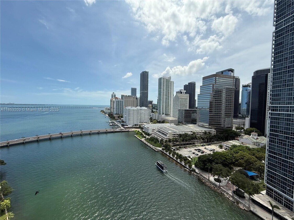 Foto principal - 801 Brickell Key Blvd