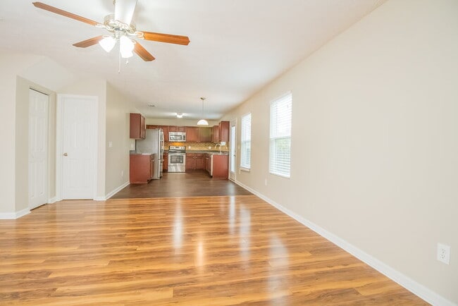 Building Photo - 640 Elderberry Way