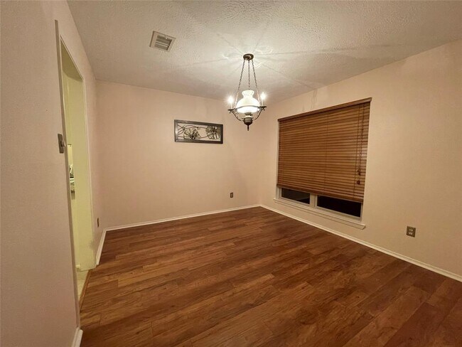 Building Photo - 6228 Creekside Ln