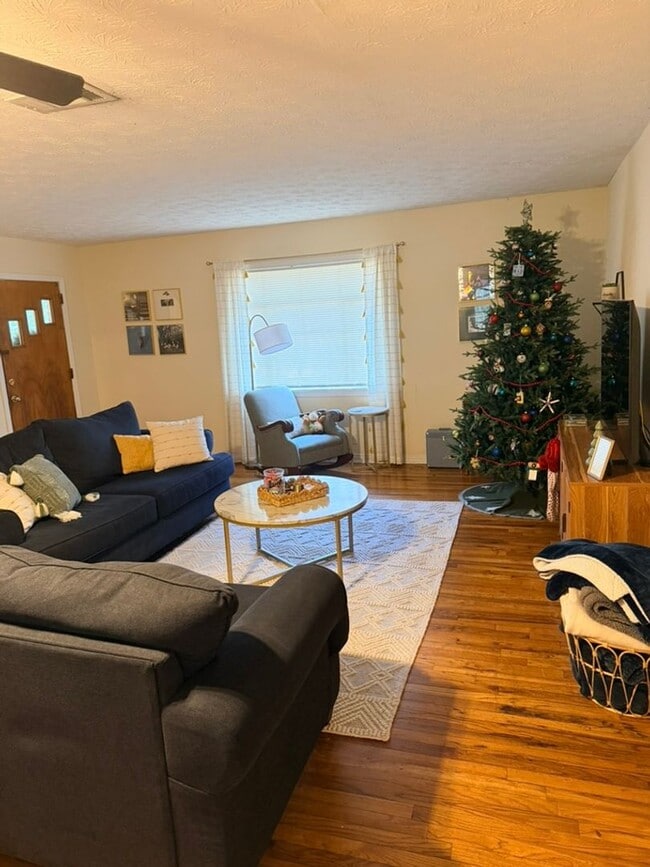 Building Photo - 232 W Chewacla Dr