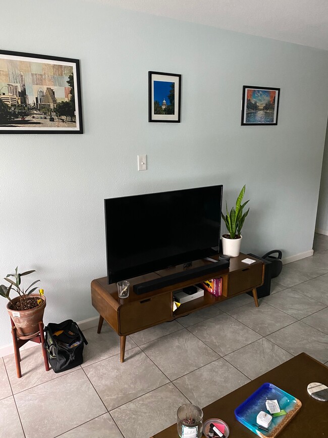 Foto del edificio - 1609 Valleyridge Dr
