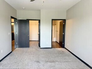 Building Photo - 2871 Spring Rose Cir