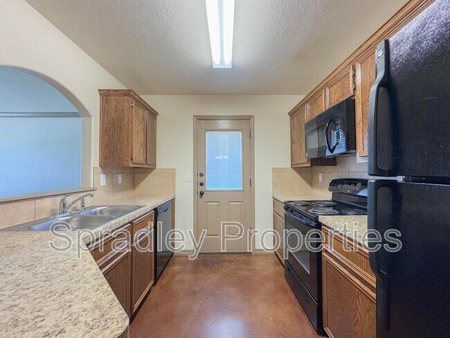 Building Photo - 619A Karey Dr