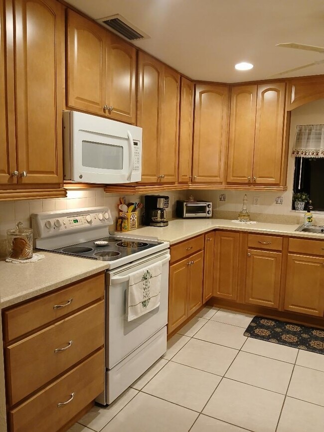 Kitchen - 86 Oxbow Trl