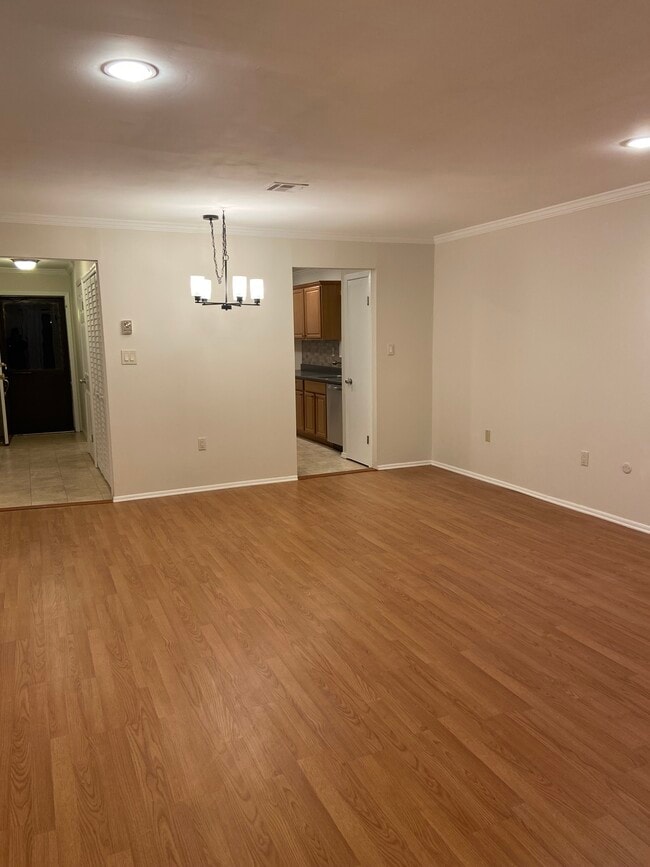 Building Photo - 180 Amberly Dr