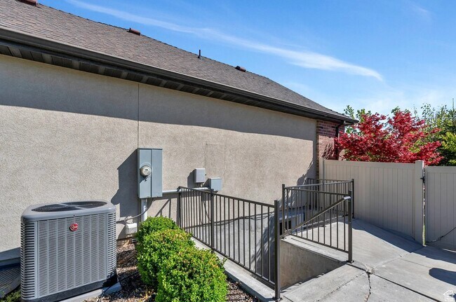 Building Photo - 3373 Canyon Meadow Dr