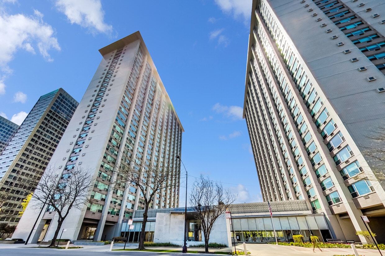 Foto principal - 3600 N Lake Shore Dr