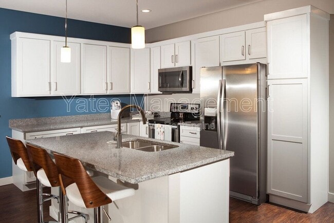 Building Photo - 220 Potomac Dr