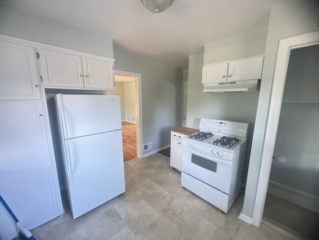 Building Photo - 3 Bedroom home on the NW side of Grand Rapids
