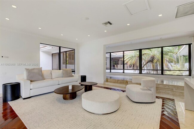 Foto del edificio - 8118 Los Pinos Blvd