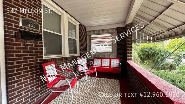Foto del edificio - Adorable & Charming 4bed/2Bath East Libert...