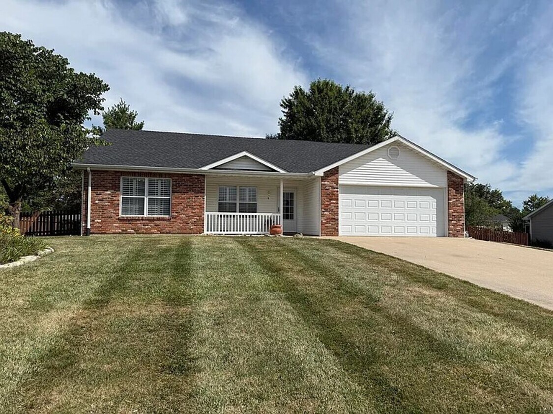 Foto principal - Amazing 3 Bed 2 Bath Home In Ashland!