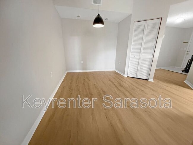 Building Photo - 5500 Bentgrass Dr