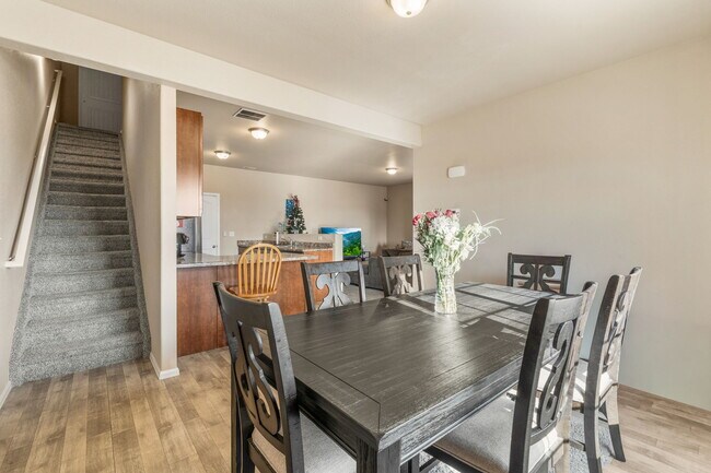 Building Photo - 7643 Sand Lake Heights