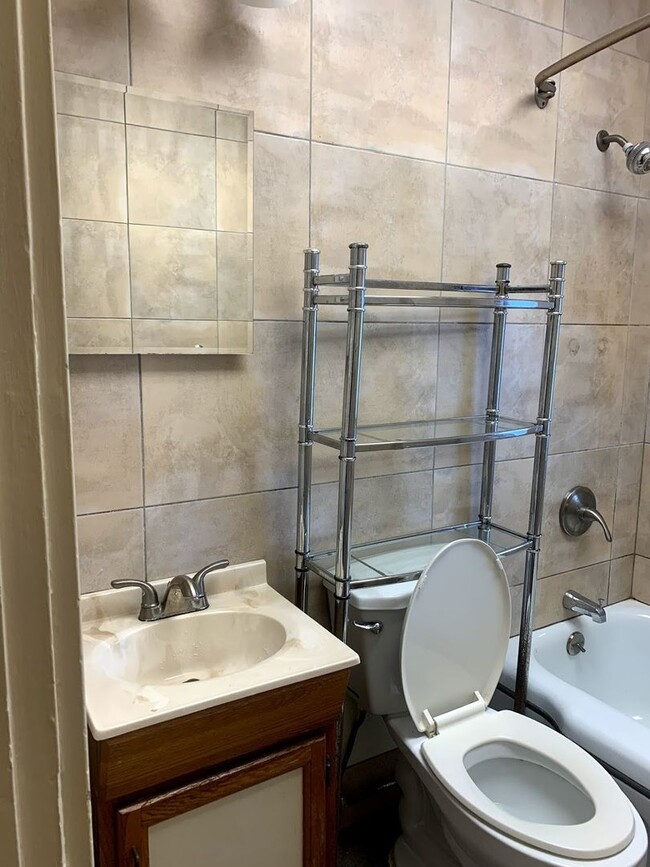 Photo - 2/1 Apartment in Highland Park - Available Now!