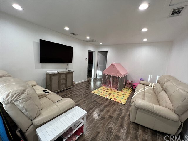 Foto del edificio - 17006 S Catalina Ave