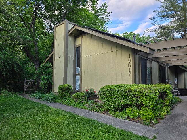 Building Photo - 19517 Tiber Ct