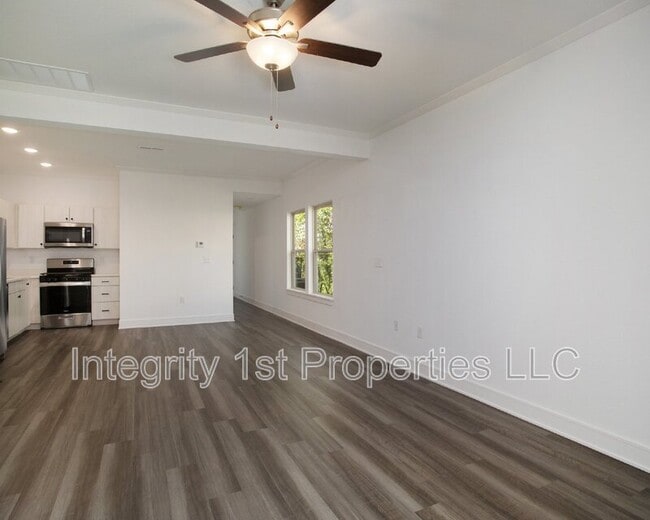 Building Photo - 8831 N Helena Ave