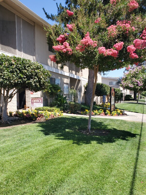 Foto del edificio - 2155 N Winery Ave