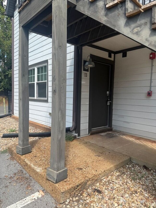 Building Photo - Remodeled Studio in Woodbine - $99 Deposit Special!