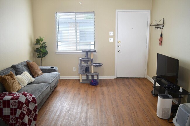 Building Photo - UT condo for lease
