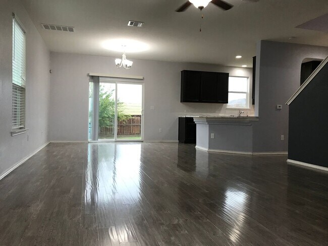 Foto del edificio - Great Location, Great Price