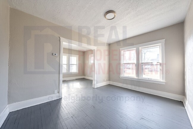 Building Photo - 987 Evangeline Rd